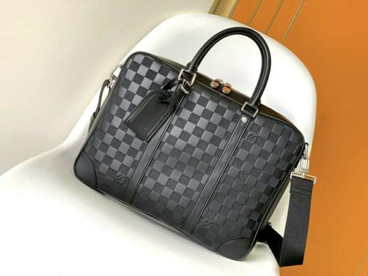 Picture of Louis Vuitton Mens Bags _SKUfw137938893fw